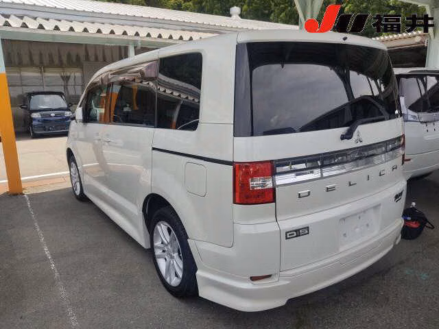 MITSUBISHI DELICA D:5
