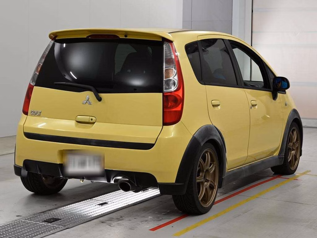 MITSUBISHI COLT