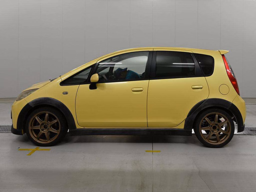 MITSUBISHI COLT