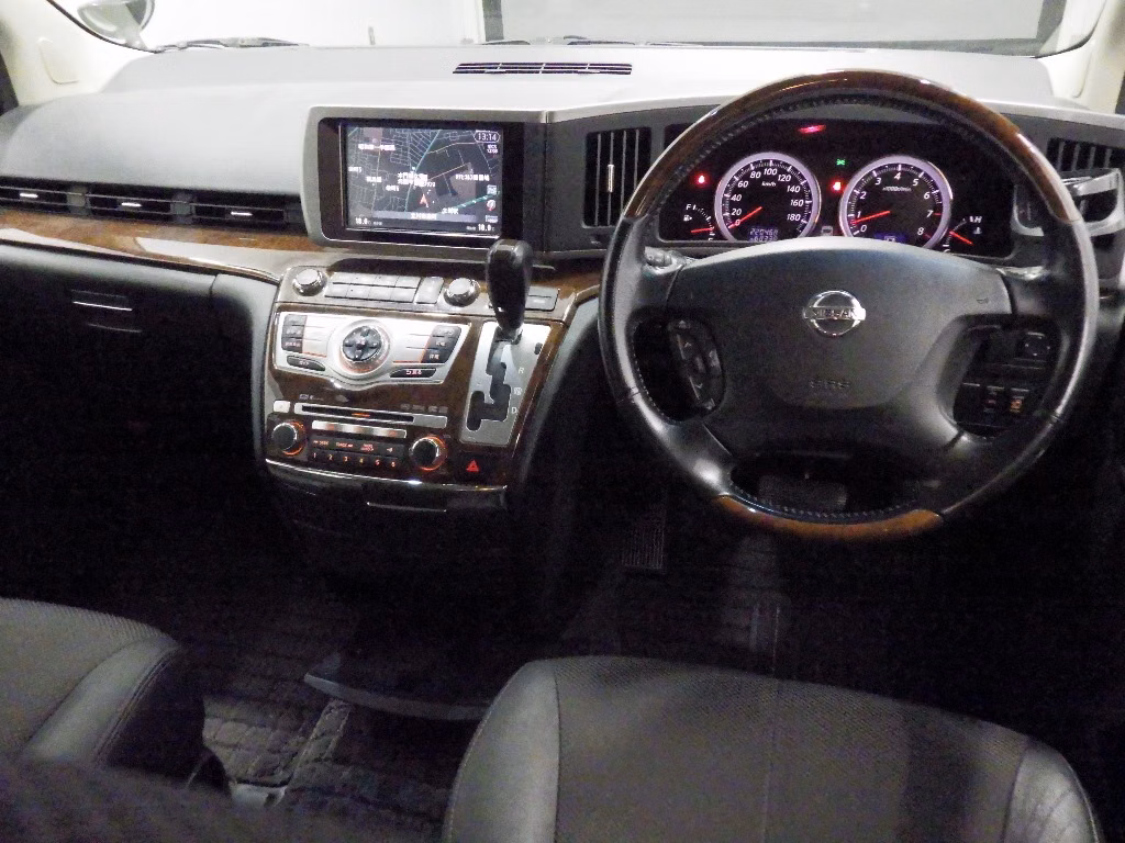 NISSAN ELGRAND