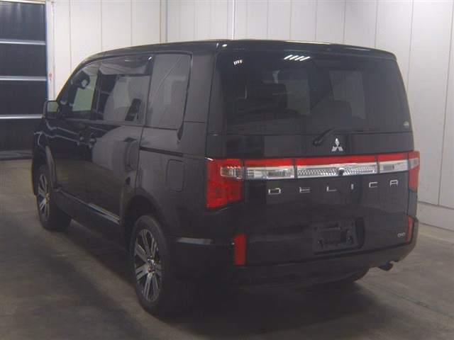MITSUBISHI DELICA D:5