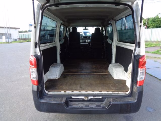 NISSAN NV350 CARAVAN