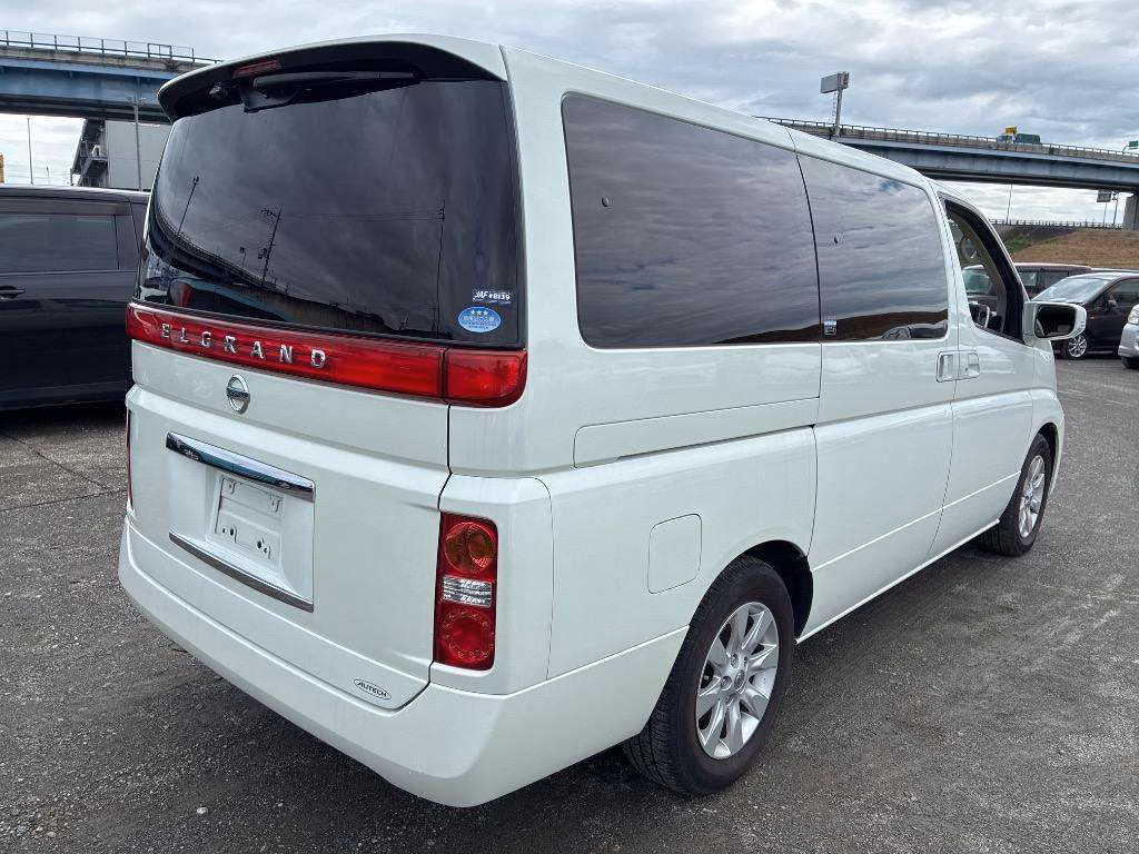 NISSAN ELGRAND