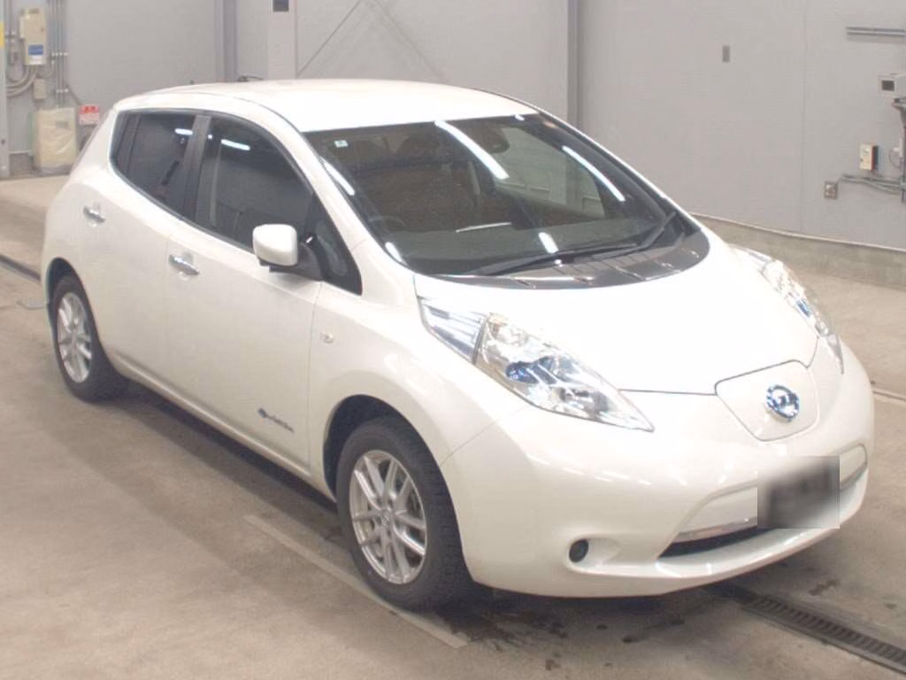 NISSAN LEAF