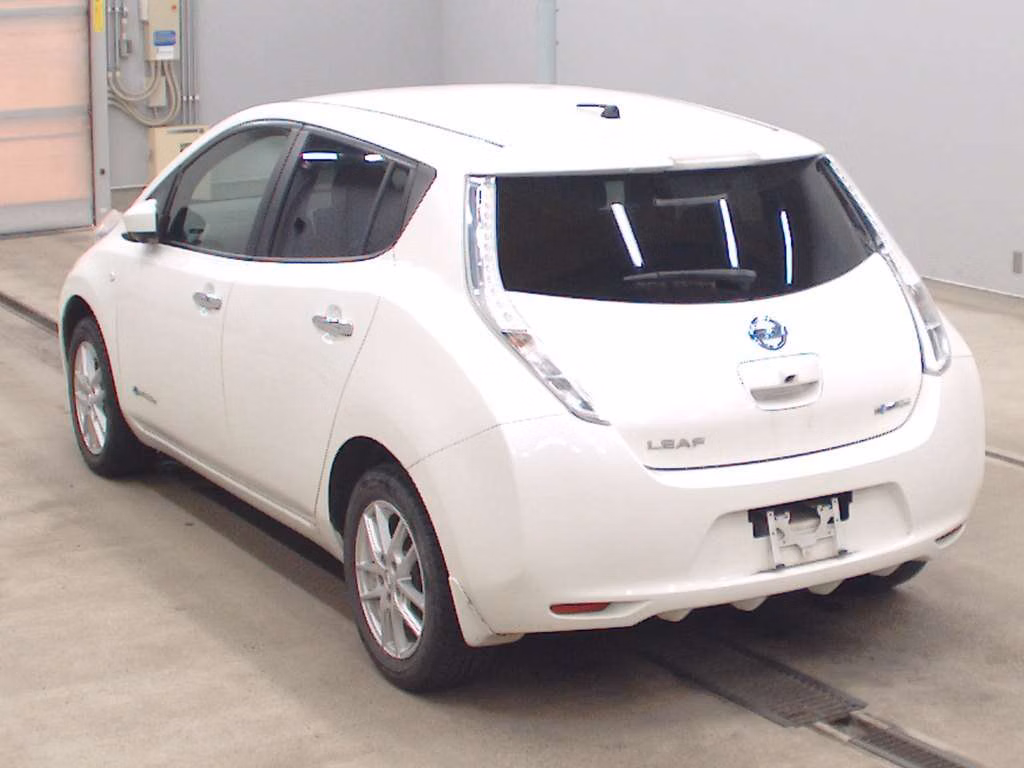 NISSAN LEAF