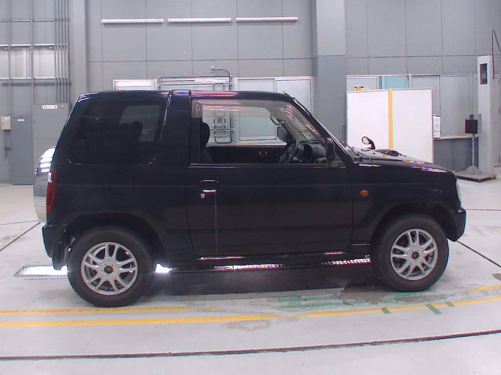 MITSUBISHI PAJERO MINI