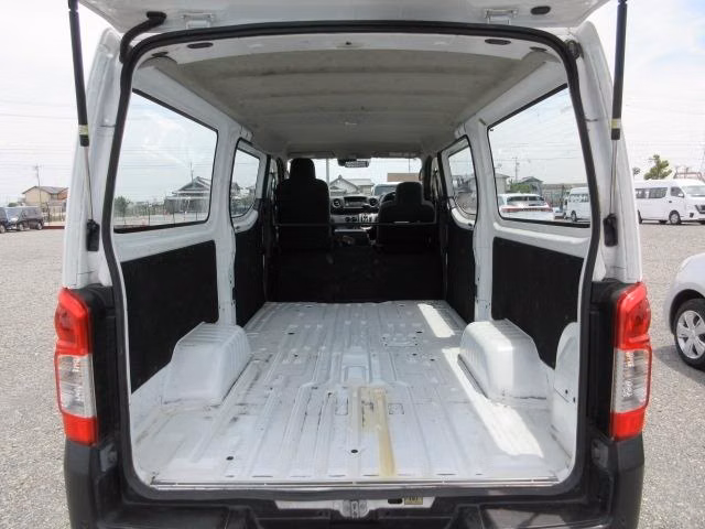 NISSAN CARAVAN