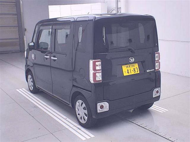 DAIHATSU WAKE