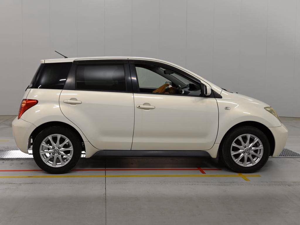 TOYOTA IST