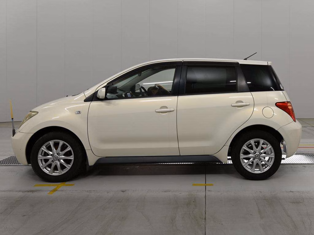 TOYOTA IST