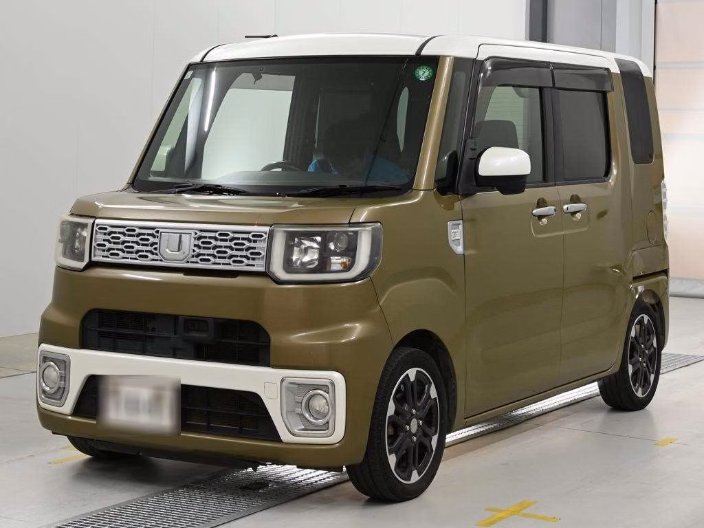 DAIHATSU WAKE