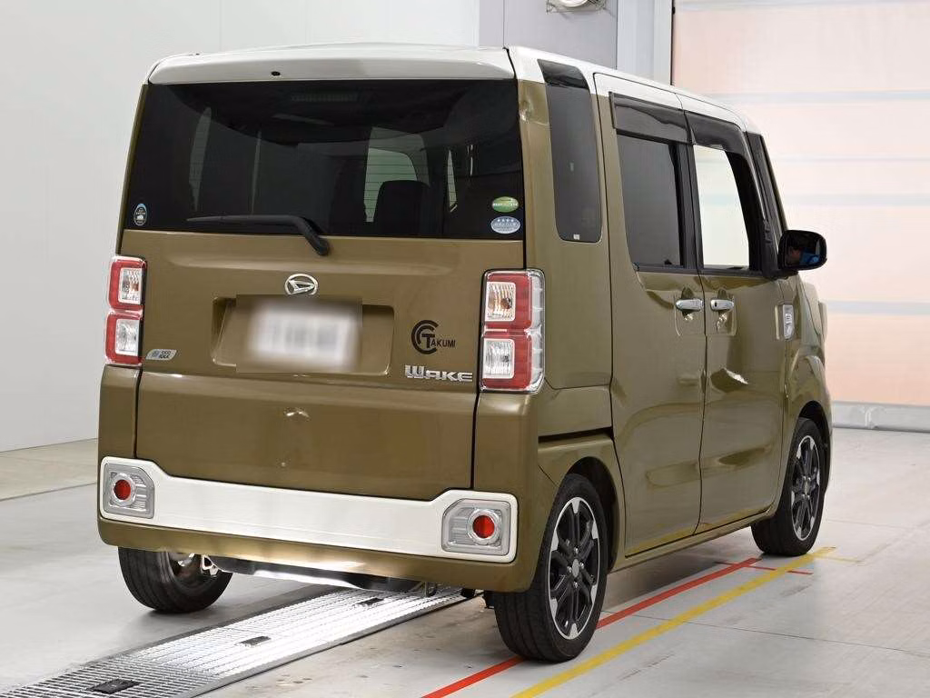 DAIHATSU WAKE