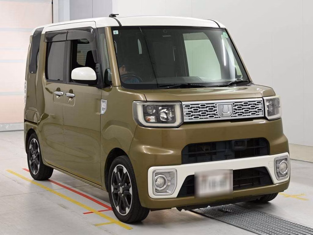 DAIHATSU WAKE