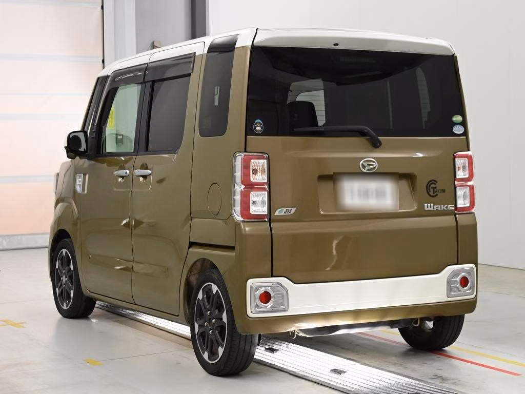 DAIHATSU WAKE