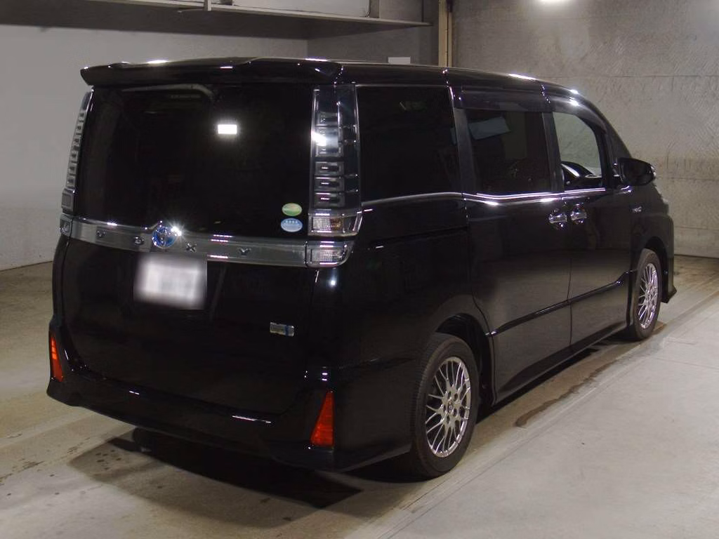 TOYOTA VOXY