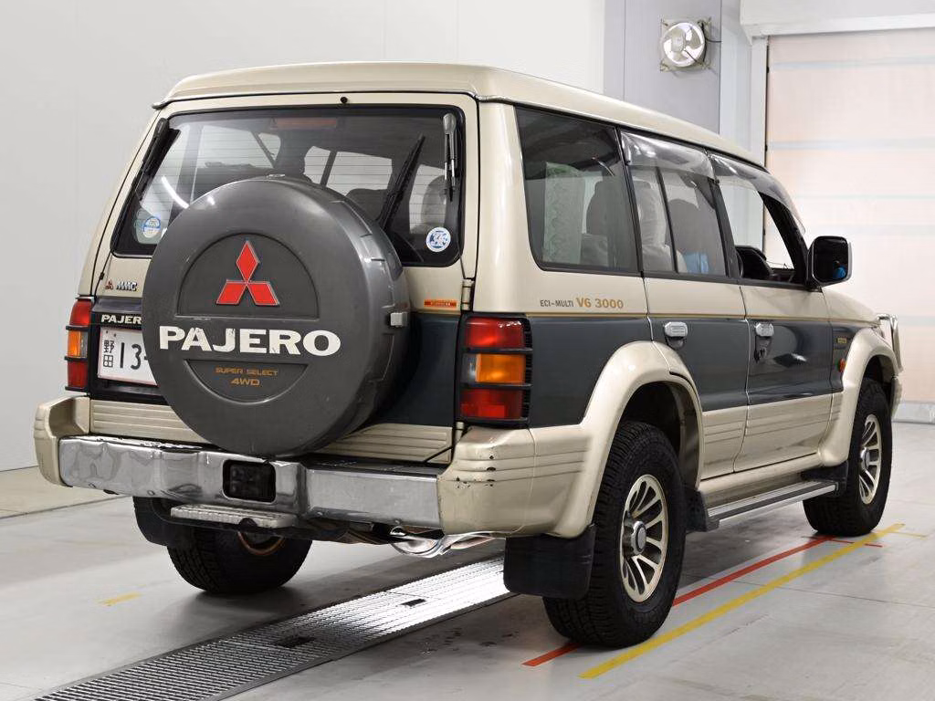 MITSUBISHI PAJERO