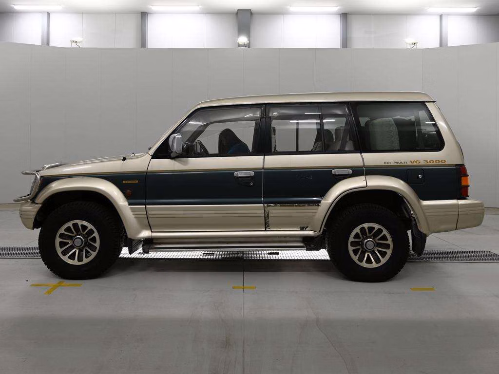 MITSUBISHI PAJERO