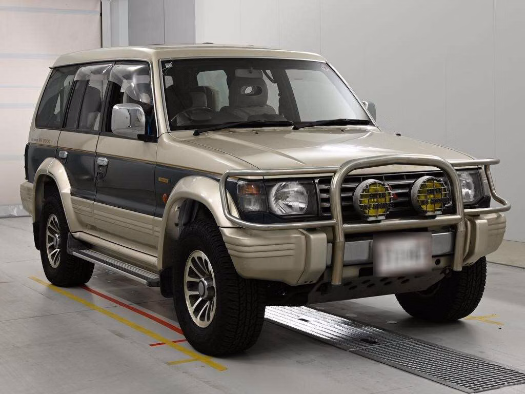 MITSUBISHI PAJERO
