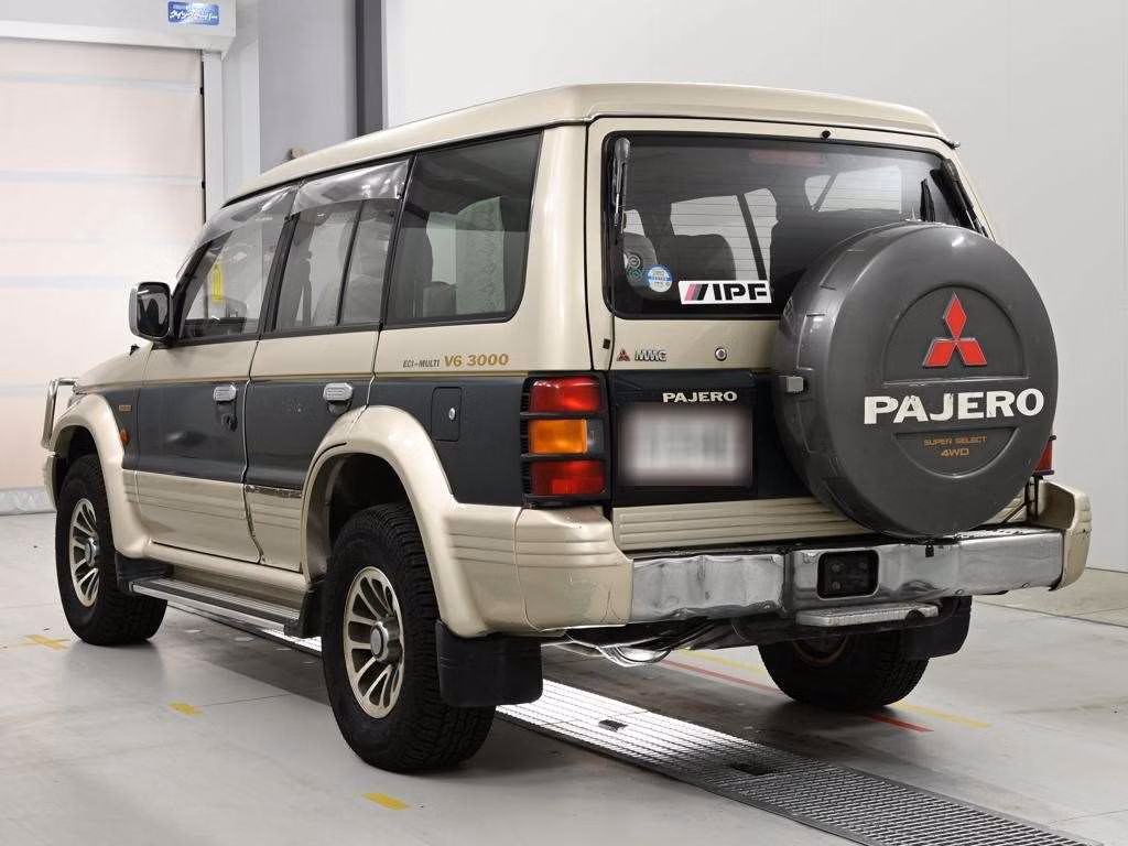 MITSUBISHI PAJERO