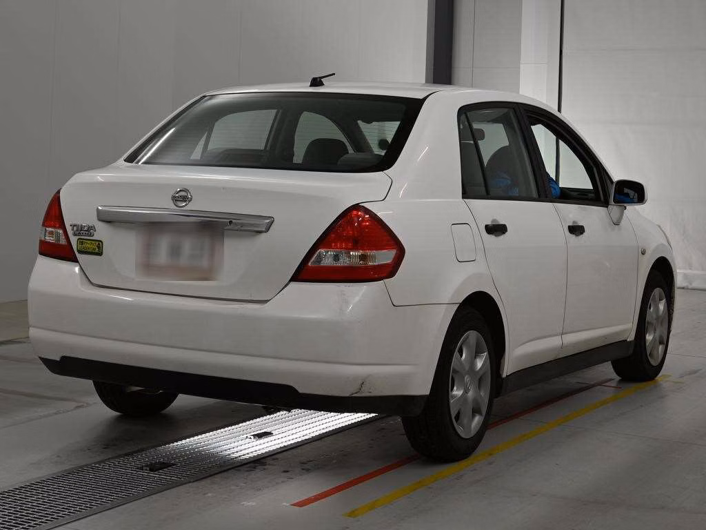 NISSAN TIIDA LATIO