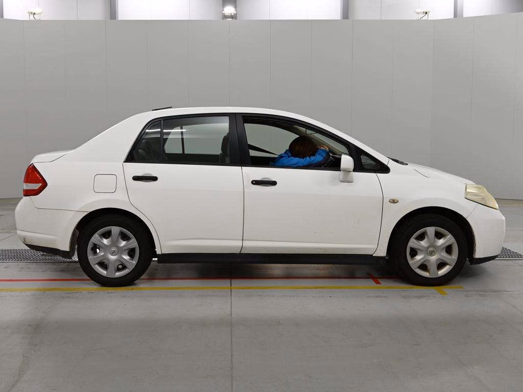 NISSAN TIIDA LATIO