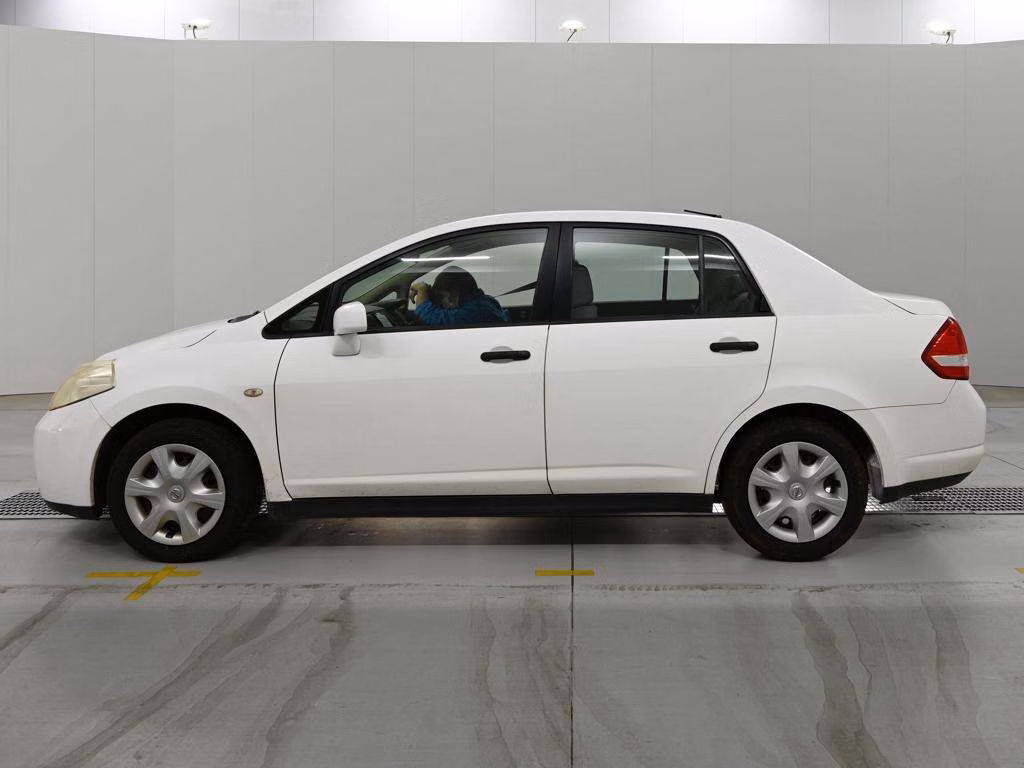 NISSAN TIIDA LATIO