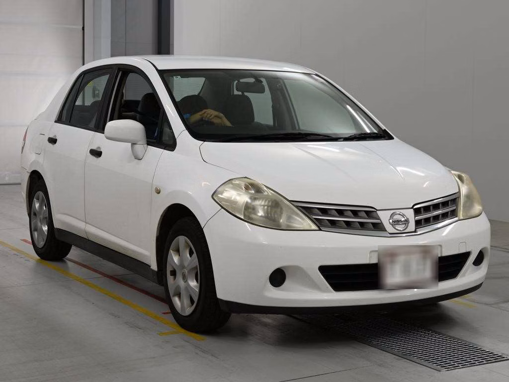 NISSAN TIIDA LATIO