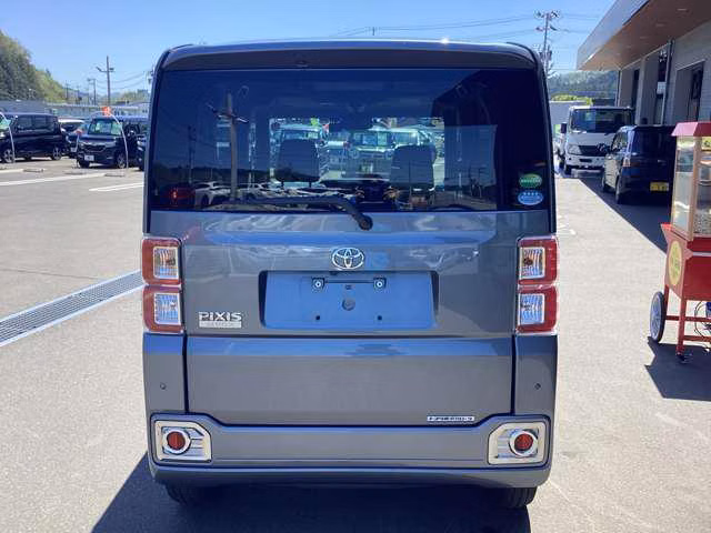 TOYOTA PIXIS MEGA