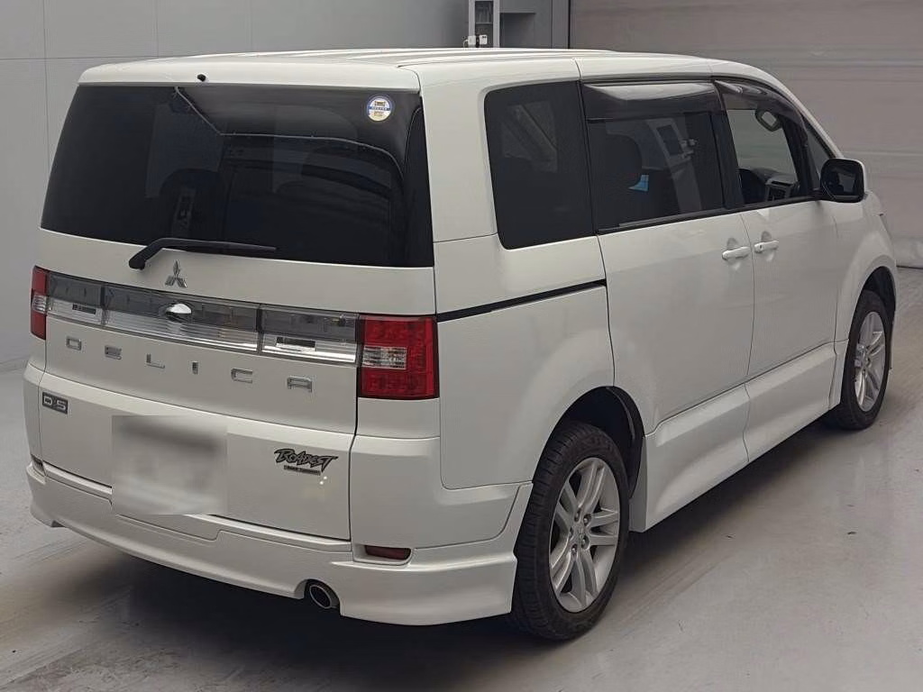 MITSUBISHI DELICA D:5