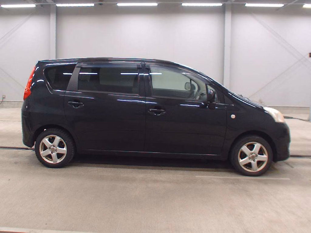 TOYOTA PASSO SETTE
