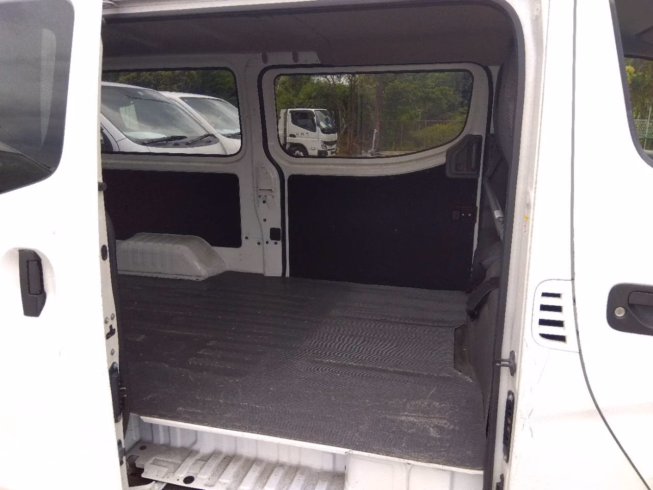 NISSAN NV350 CARAVAN
