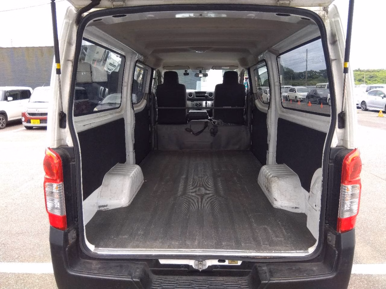 NISSAN NV350 CARAVAN