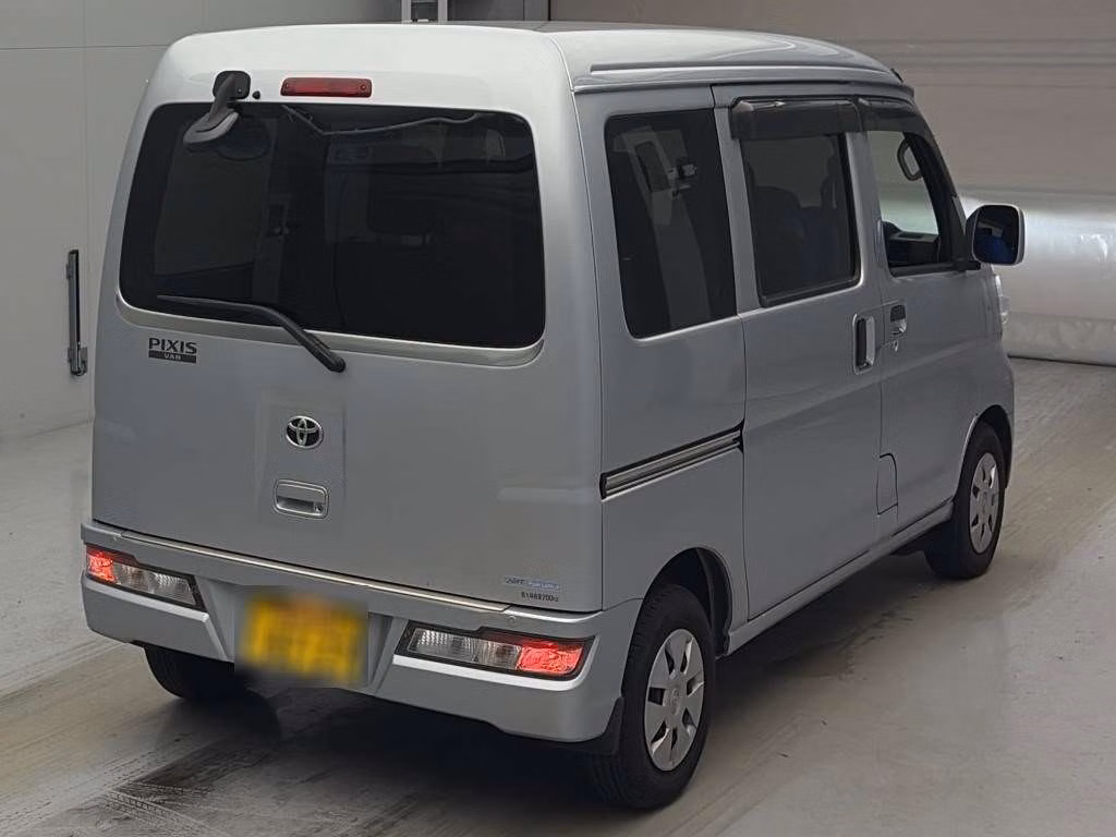 TOYOTA PIXIS VAN