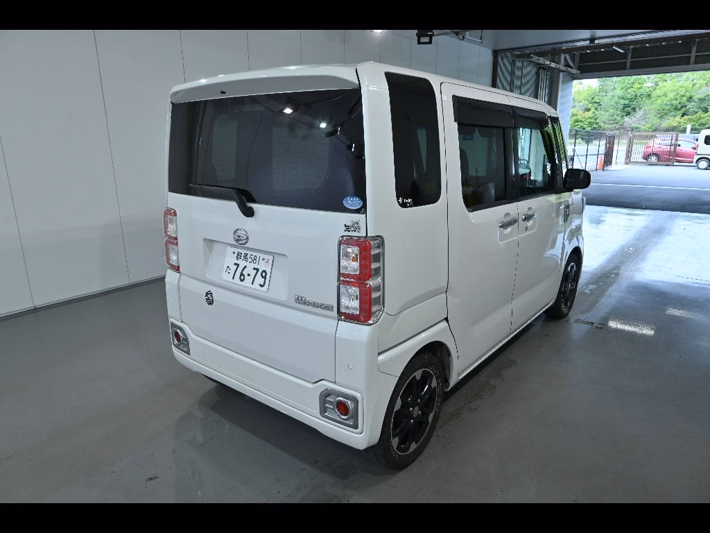 DAIHATSU WAKE