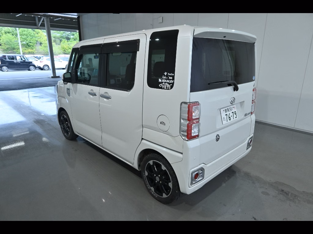 DAIHATSU WAKE