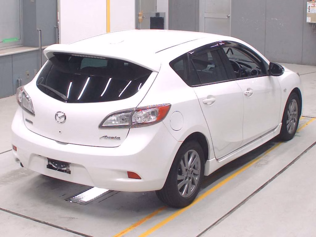 MAZDA AXELA