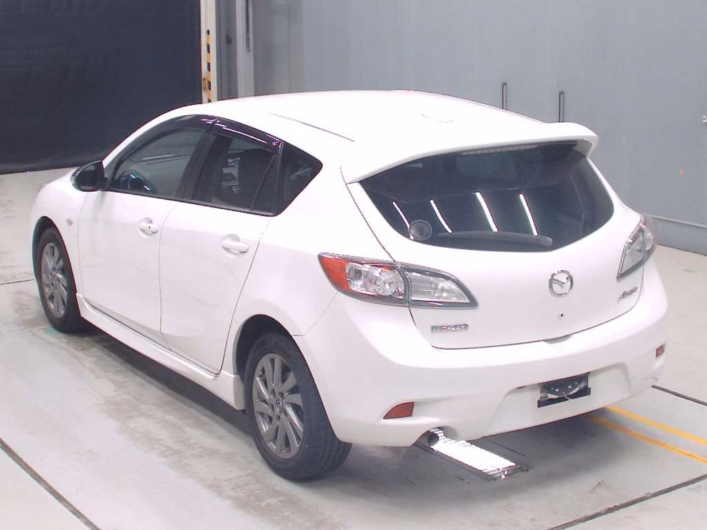 MAZDA AXELA