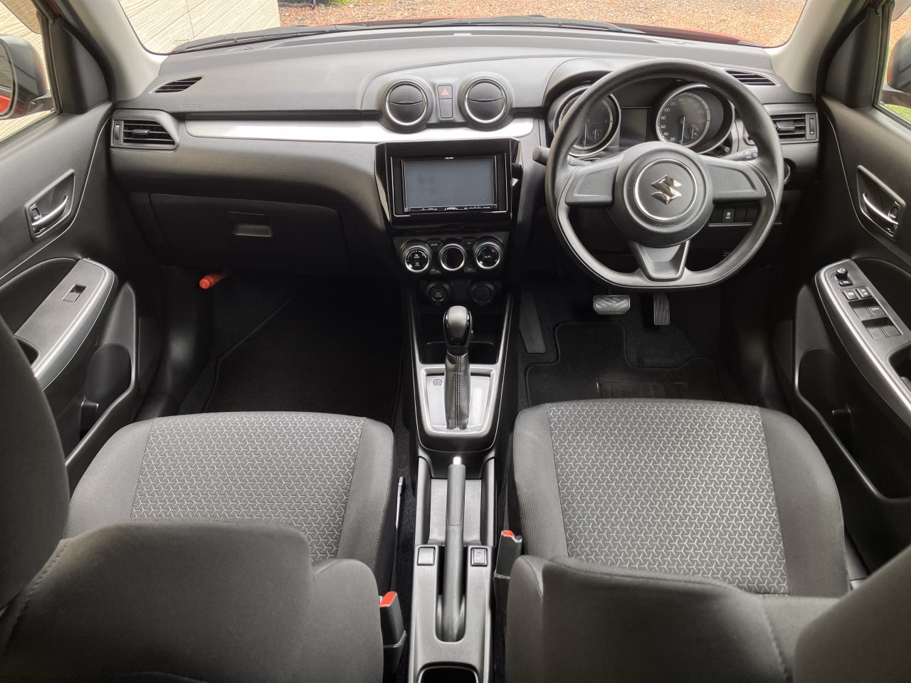 SUZUKI SWIFT
