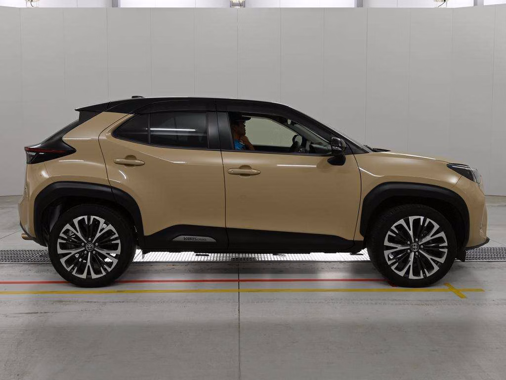 TOYOTA YARIS CROSS