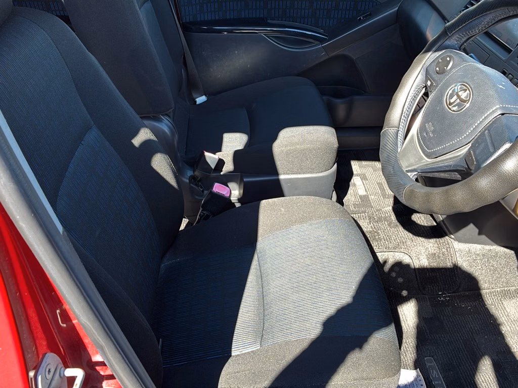 TOYOTA ISIS