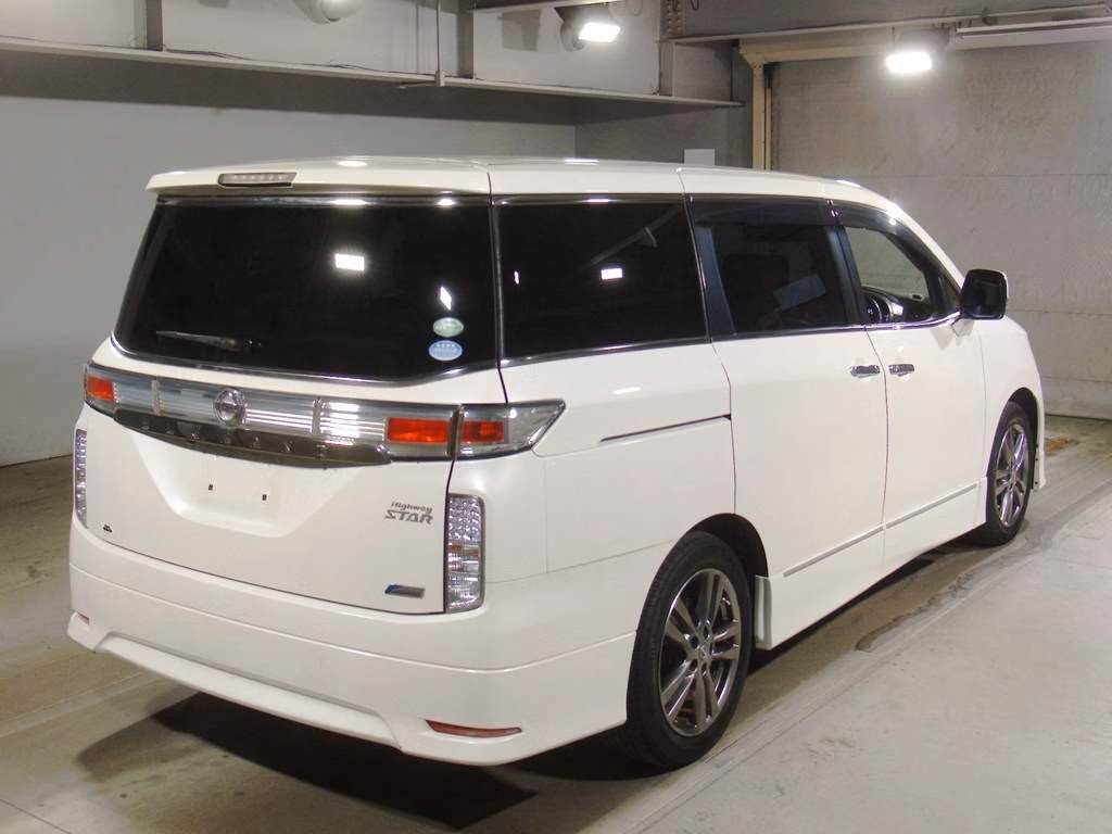 NISSAN ELGRAND