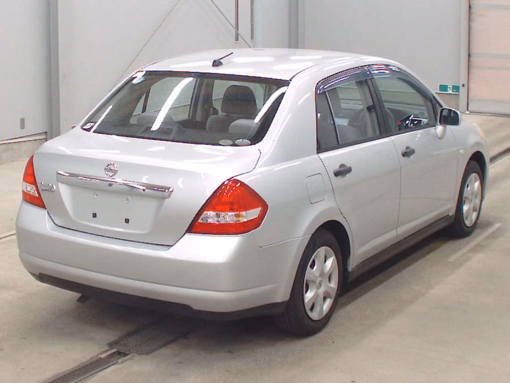 NISSAN TIIDA LATIO