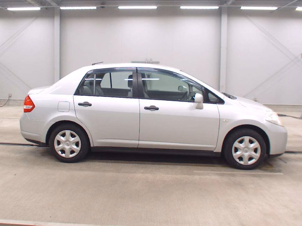 NISSAN TIIDA LATIO