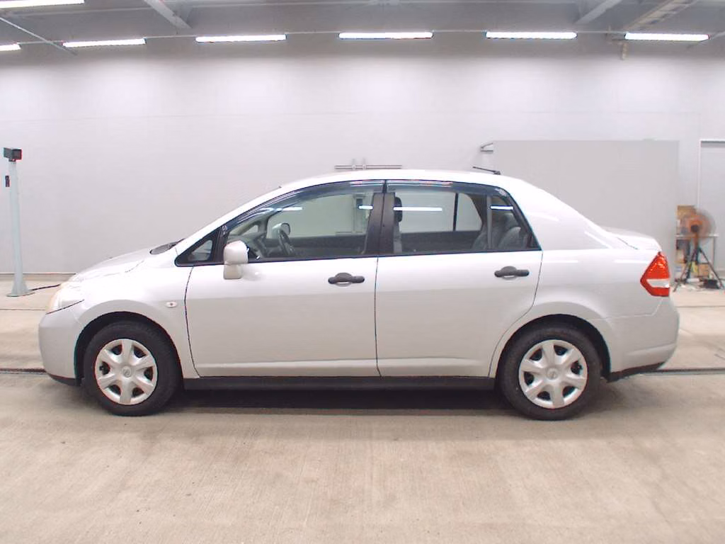 NISSAN TIIDA LATIO
