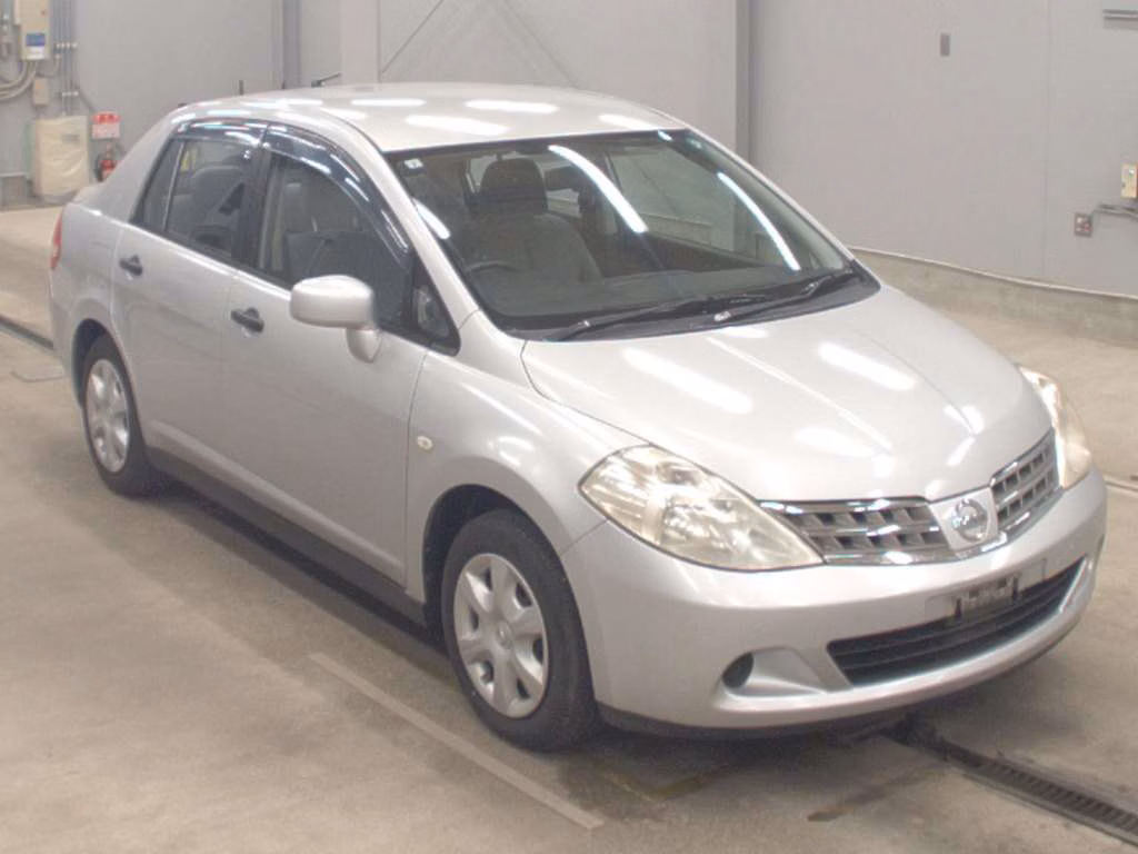 NISSAN TIIDA LATIO