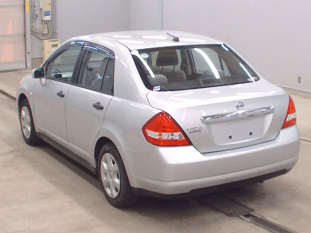 NISSAN TIIDA LATIO