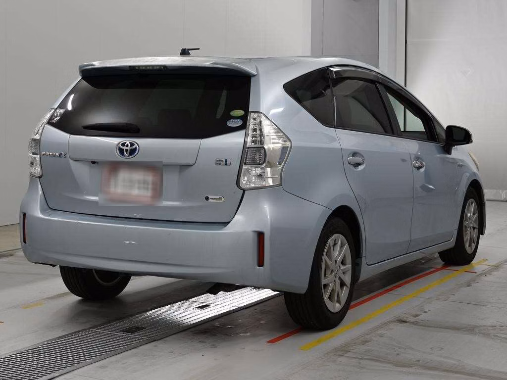 TOYOTA PRIUS ALPHA