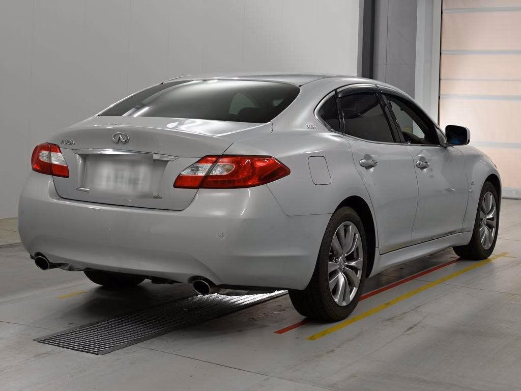 NISSAN FUGA