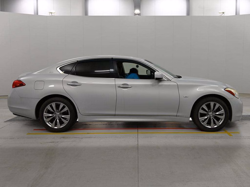 NISSAN FUGA