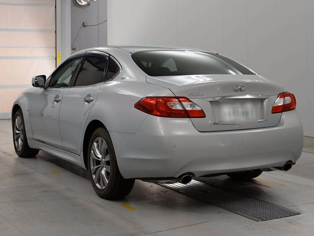 NISSAN FUGA